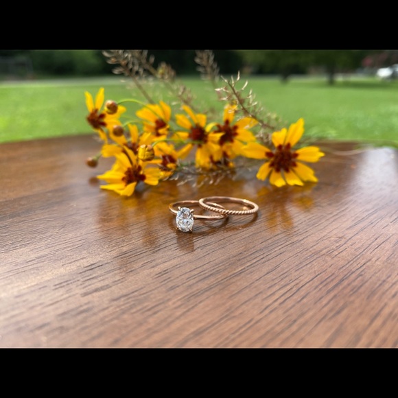 🎉SALE🎉Rose Gold Wedding Ring Set - Picture 2 of 4